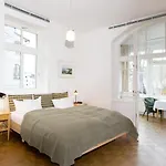 Duenenhaus *